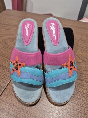 Like New! Art Effects Leather Starfish Wedge Sandals